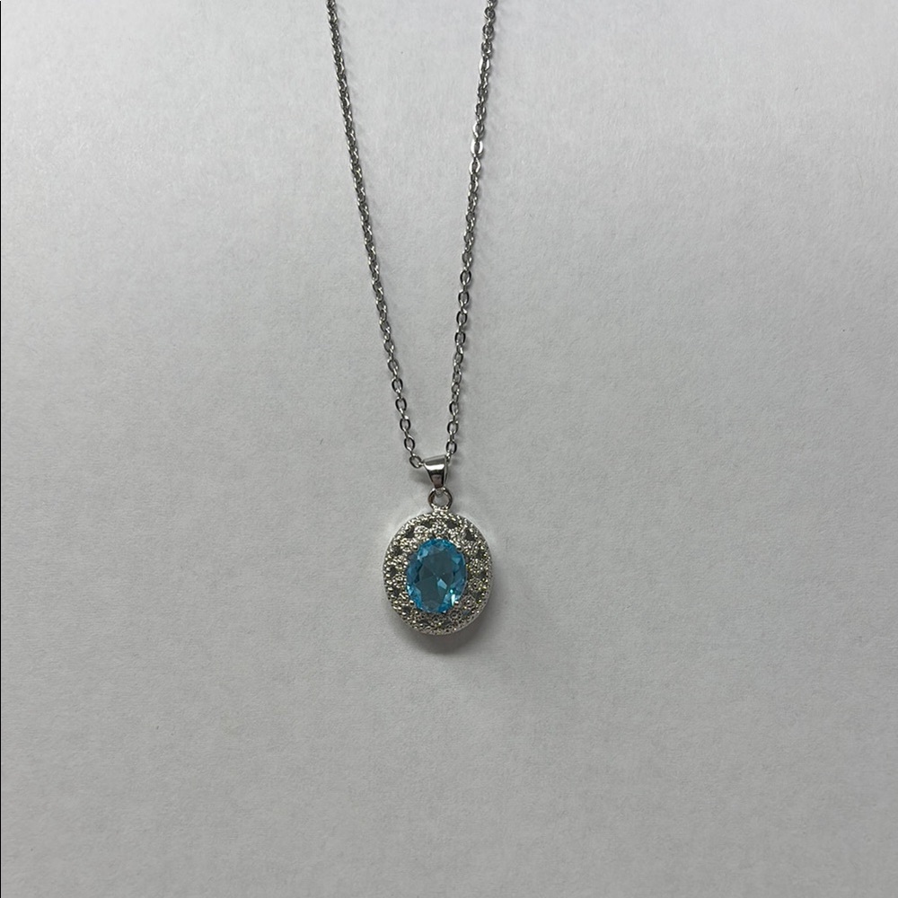 Elegant Blue and Silver Pendant Necklace
